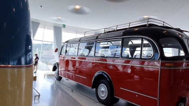 Музей Mercedes-Benz в Штутгарте смотреть онлайн