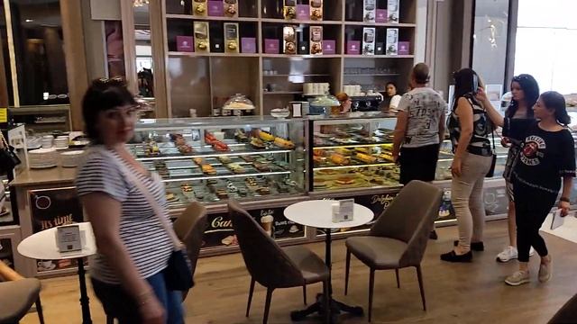 DELPHIN BE GRAND RESORT Анталия, Турция -вкусно изглеждаща сладкарница в хотела (Инфотур TEZ TOUR) смотреть онлайн