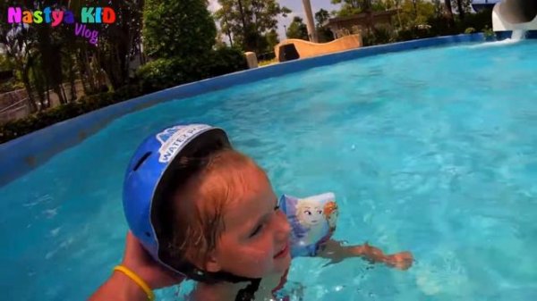 Настя с Папой в аквапарке