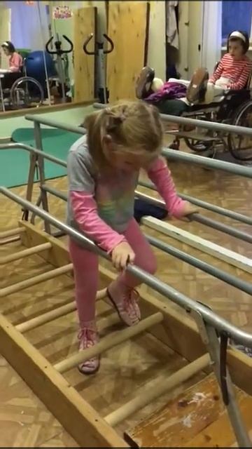 Первые шаги. ЛЕЧЕНИЕ ДЦП. смотреть онлайн