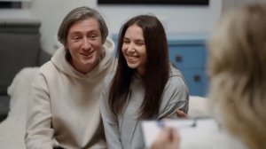 Владелец ресторана, в знак благодарности за спасение своего сына, предложил бездомному работу убор