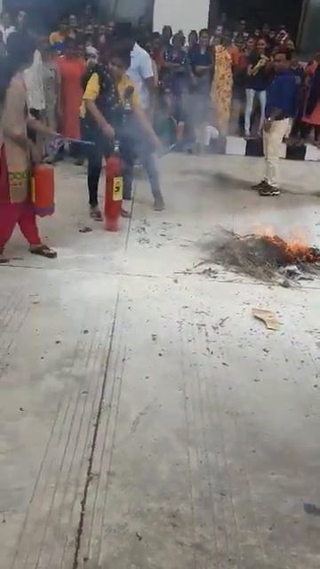 Fire Safety..🦺⛑️🧑🚒 - Fire Extinguisher.. 🔥🧯 смотреть онлайн