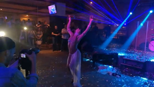 Красивый танец с саблей. смотреть онлайн