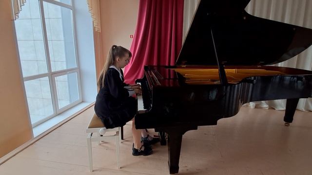 Эвелина Васильева и Софья Белобородова. Игорь Лученок. Майский вальс. смотреть онлайн