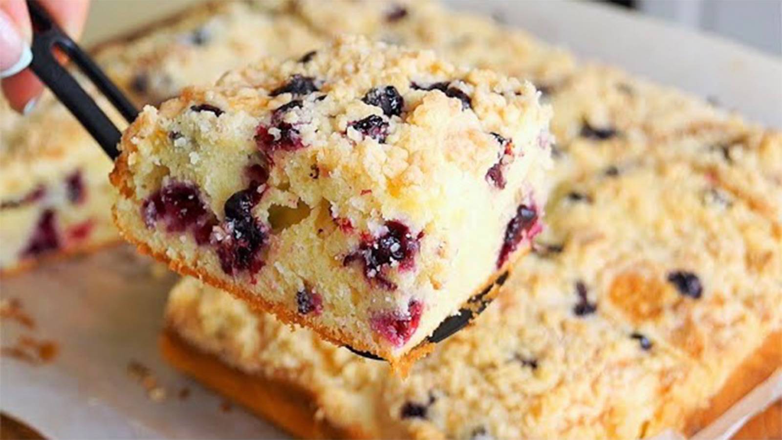 Гости отказались от всего, когда его увидели. Бесподобный пирог с ягодами намного вкуснее торта. смотреть онлайн