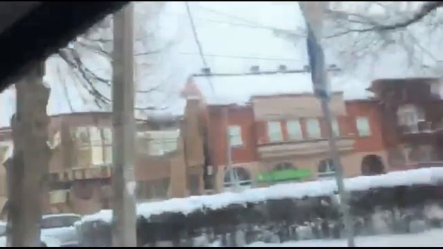 Погано припарковане авто в Мукачеві заважає іншим смотреть онлайн