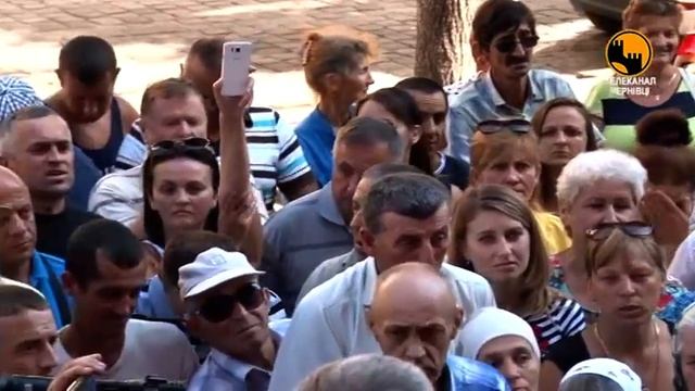 Жителі села Іжівці зібрались під стінами Чернівецької ОДА, обурені ремонтними роботами дороги до їх смотреть онлайн