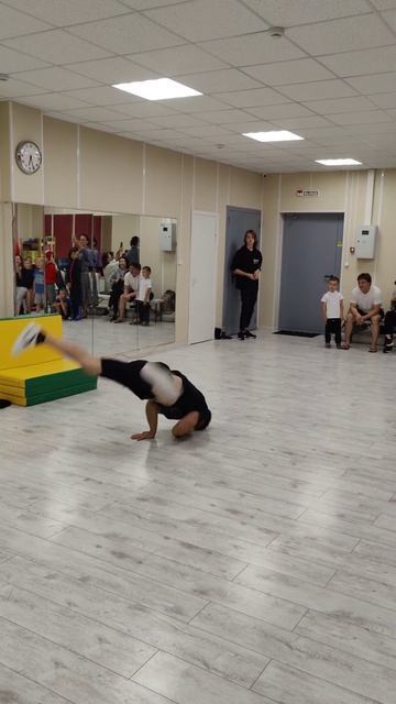 Судейский выход. #breakdance #breaking #брейкданс #moscow #powermoves #hiphop #bboy #москва