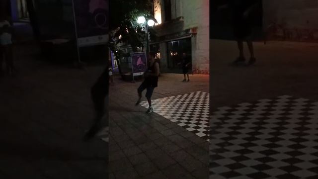 Бургас Болгария Уличные танцоры 07.08.21 смотреть онлайн