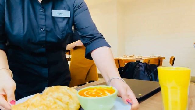 В индийском ресторане. Сорвался ветер смотреть онлайн