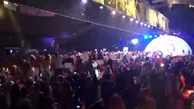 Вот так поздравляли менеджеров Орифлэйм на подиумной сцене Фалькон-клуба. Минск. 20.01.17 смотреть онлайн