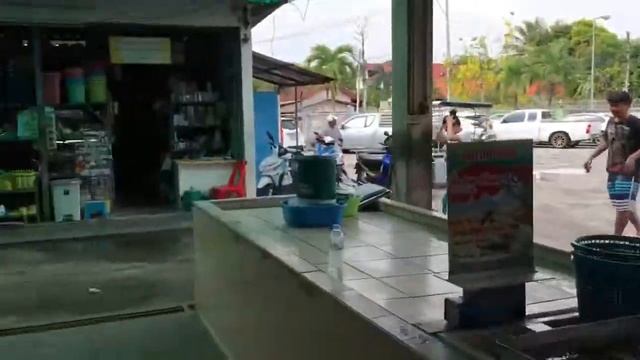 Дневной рынок Мэй Лэ в районе Джомтьен смотреть онлайн