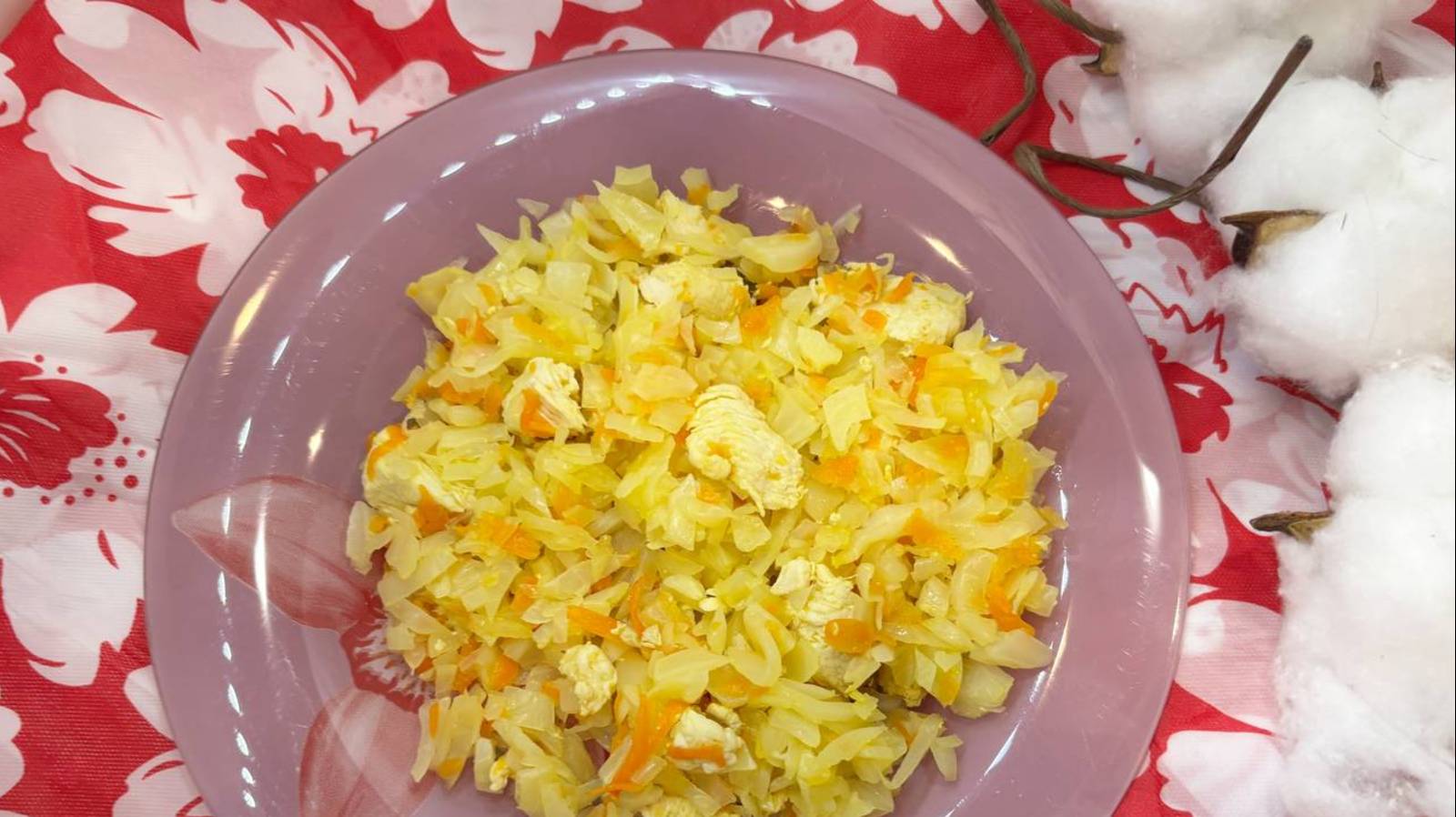 Как приготовить детскую тушенную капусту куриным филе, пошаговая инструкция