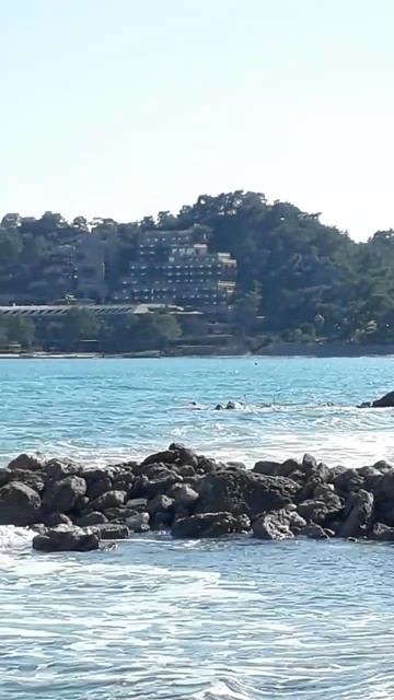 Вид на самый дорогой отель Кемера NG Phaselis Bay 5* с пляжа. Посёлок Гойнюк, Турция смотреть онлайн