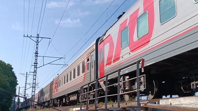 2ЭС4К-082 с поездом №114 Адлер — Санкт-Петербург смотреть онлайн