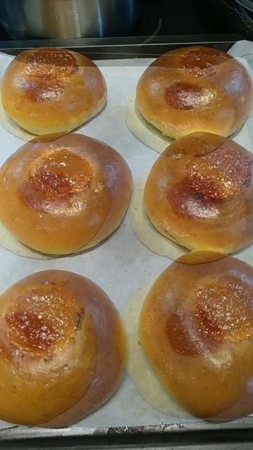 Красиво жить не запретишь)) Вкуснейшие булочки с абрикосами)) смотреть онлайн