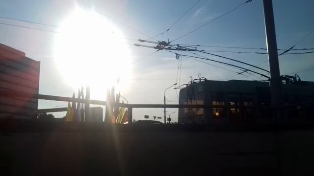 Срыв пантографа с толканием троллейбуса смотреть онлайн