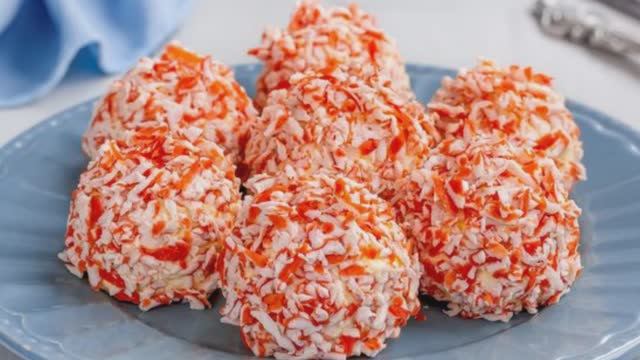 Закусочные шарики с крабовыми палочками, плавленым сыром, яйцами и чесноком смотреть онлайн