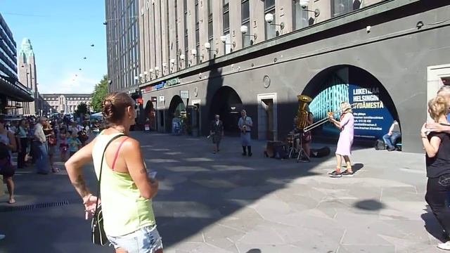 Свинг в центре Хельсинки под Бурановских бабушек))) 12.07.18г. смотреть онлайн