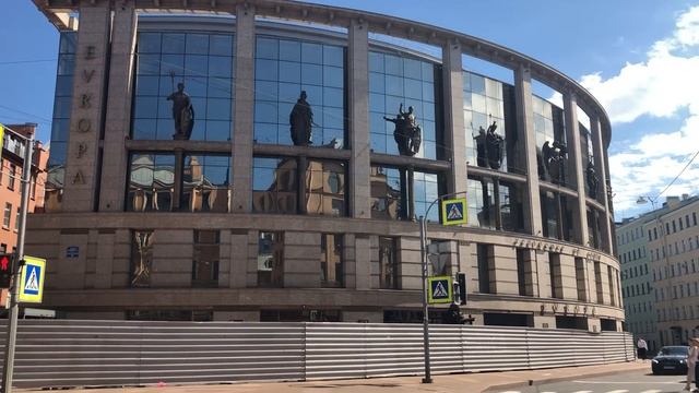 Санкт-Петербург. Здание Гранд Европа на улице Большая Зеленина, торговый центр. смотреть онлайн