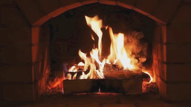 Звук горящего камина. Звук. Камин. Звук потрескивающих дров  для расслабления, от стресса