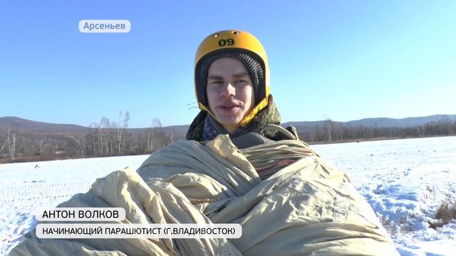 Дед Мороз совершил экстремальный прыжок с высоты тысячи метров смотреть онлайн