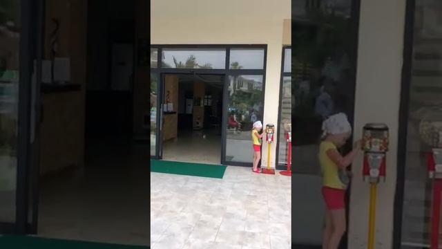 Территория Green live Hotel смотреть онлайн