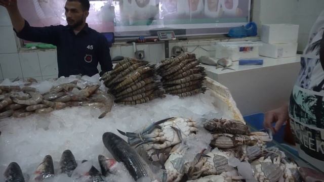 Рыбный рынок в Аджмане, ОАЭ - Ajman FishMarket in UAE смотреть онлайн