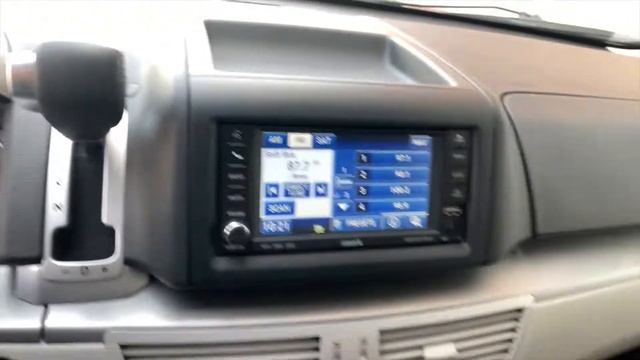 2011 Volkswagen Routan SE смотреть онлайн