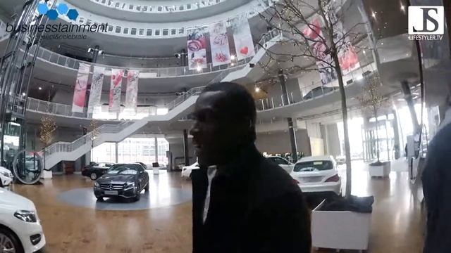 Besuch des Mercedes Benz Center in Köln смотреть онлайн