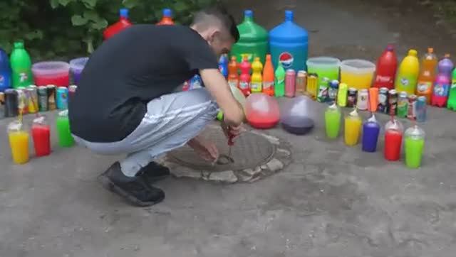 Простой ЭКСПЕРИМЕНТ Извержение гигантских воздушных шаров из Big Mirinda, Pepsi, Fanta, Cola против смотреть онлайн