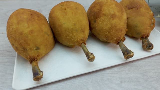 Теперь делаю вкуснятину из куриных ножек только так! Это самый лучший рецепт сочных куриных котлеток смотреть онлайн