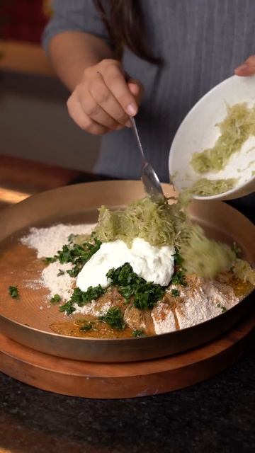 Try Homemade Thepla Using this Secret Ingredient!!! *3million+ views* смотреть онлайн