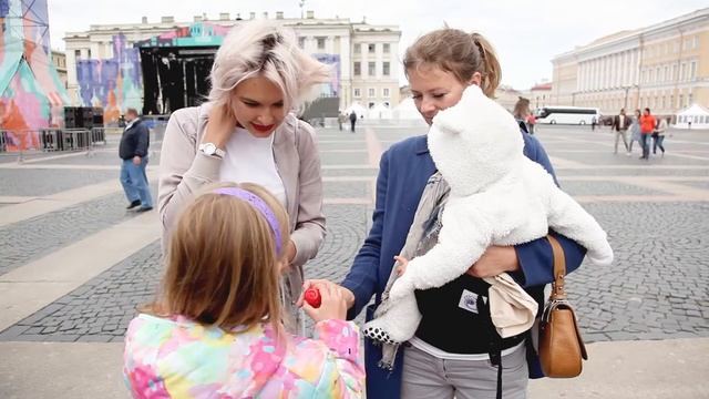 Что это? Спрашиваем прохожих о плампере для губ смотреть онлайн