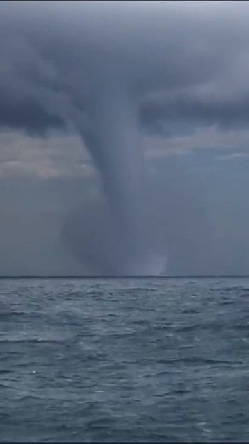 черное море - стихия - смерч - Как оно было на самом деле с борта нашего судна смотреть онлайн