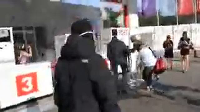 Укропатриоты разгромили АЗС в Киеве смотреть онлайн