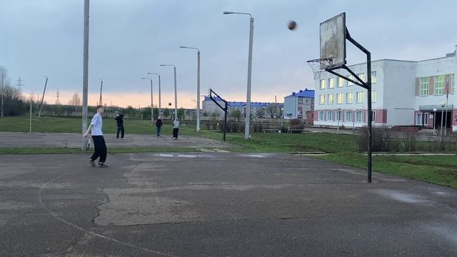 Играю на улице .мир баскетбола
