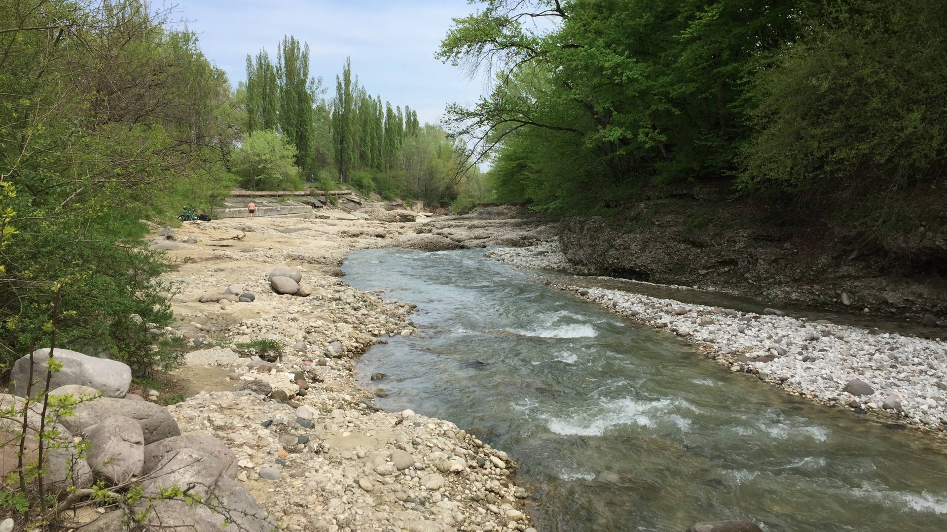 Прогулка вдоль реки Нальчик в курортной зоне "Долинск" Кабардино-Балкария. Путешествие смотреть онлайн