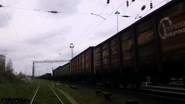 ВЛ60КП-2446 с грузовым поездом смотреть онлайн