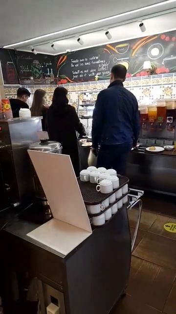 На Невском проспекте в "копеечке", недорого, хорошо кормят смотреть онлайн