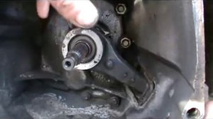 Как Заменить Выжимной  Подшипник Сцепления или Смазать в Коробке Передач Машины