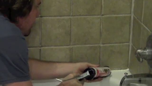 How to caulk a bath tub. Easy! Home Mender смотреть онлайн