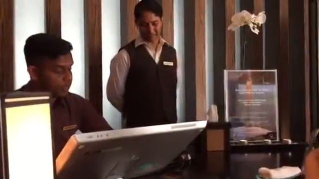 Берём ключ в отель Desert Palm смотреть онлайн