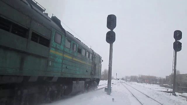 Тепловоз 2ТЭ10У-0040 с грузовым составом