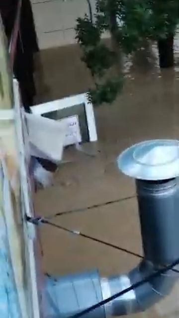 Джубга, вода вышла на берег смотреть онлайн