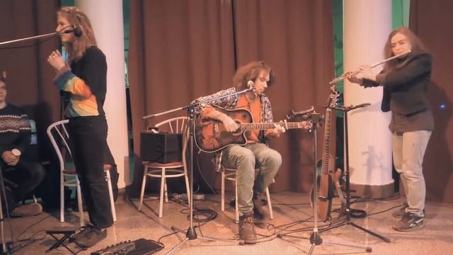 Саша Мочалов, Анька, Настя (MEZOZOY, Чертополох БэндЪ) - Бейся 29 11 17 смотреть онлайн