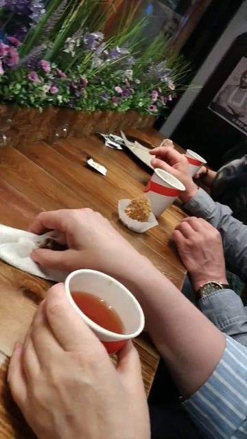 Теремок .... ОДНАКО лучше было пойти в ресторан, цены такие же, но в ресторане круче кухня смотреть онлайн