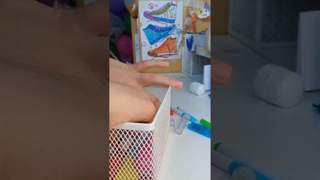 Уборка на столе! (включи во время уборки что-бы не было скучно) убирайся вместе со мной!👾 смотреть онлайн