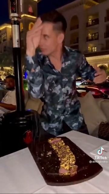 В конце показываю, сколько стоит ужин! #fyp #shorts смотреть онлайн