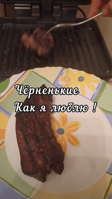 #shorts  -Стейки из печени на гриле самый вкусный кусочек